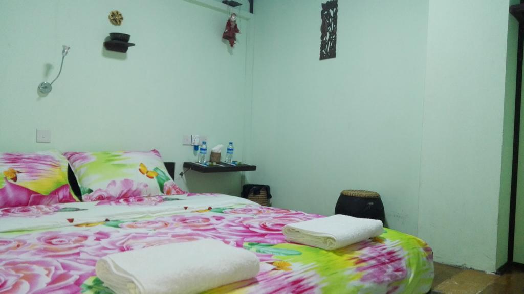 Shannkalay Hostel Yangon Room photo